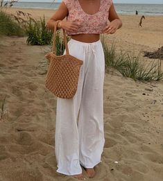 Clean Girl Beach Aesthetic, Cool Outfits Aesthetic, Rain Weather Outfits, Coastal Outfits, Cruise Fits, Girl Beach Aesthetic, Beach Aesthetic Outfits, Spring Outfits Aesthetic, Egypt Girls