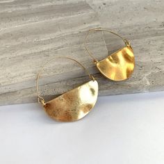 New ~ Anthropologie Rylan Gold Crescent Hoop Earrings Smooth On One Side With Shiny Textured Detail On The Other, Adds An Artful Touch To These Hoops... Smooth Or Shiny, You Can Wear Them On Either Side! Gold Plated Metal. Nwot. Approx. Size: 1.5" Diameter Anthro Style, Boho Style, Trendy, Brand New Anthropologie Jewelry, Everyday Hoop Earrings, Gold Hoops, Huge Hoops, Modern, Minimal, Artsy, Retro, Casual Or Dressy Semi-circle Metal Hoop Earrings, Everyday Metal Hoop Earrings With Ear Wire, Metal Semi-circle Hoop Earrings For Pierced Ears, Minimalist Semi-circle Hoop Earrings For Gift, Semi-circle Metal Hoop Earrings For Pierced Ears, Minimalist Semi-circle Hoop Earrings As Gift, Small Hoop Metal Wrap Earrings, Metal Semi-circle Hoop Earrings, Gold Semi-circle Metal Earrings