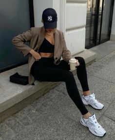 Sporty Chic Outfits, Looks Adidas, New Balance Outfit, Neue Outfits, Legging Outfits