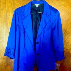 Beautiful Vibrant Dress Barn Jacket With Extra Button 2x. Blue Long Sleeve Career Outerwear, Blue Buttoned Career Outerwear, Career Blue Buttoned Outerwear, Career Blue Outerwear With Buttons, Blue Career Blazer For Fall, Blue Blazer For Career And Fall Season, Blue Blazer For Career In Fall Season, Blue Spring Career Outerwear, Blue Blazer For Career In Fall