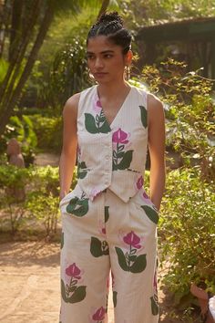 Buy White Handloom Cotton Hand Block Printed Floral V Waistcoat And Pant Set For Women by Jodi Online at Aza Fashions. Sleeveless Kurti Designs Latest Cotton, Sleeveless Kurti Designs, Sleeveless Kurti, White Waistcoat, Boutique Outfits, Indian Wedding Fashion, Kurti Designs Latest, Boutique Dress Designs, Indian Aesthetic