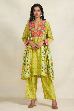 Green chanderi gathered kurta with sequin work yoke and floral, geometric print. - Aza Fashions Floral Stand, Kurta Patterns, Kurta For Women, Floral Geometric, Womens Tunics, Aza Fashion, Full Sleeve, Geometric Print, Stand Collar