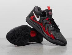 Ready for Autumn and the new NBA season, Kevin Durant and Nike release the KD17 in a statement-making black, 'Iron Grey' and 'University Red' colourway. TPU caging tops the breathable mesh upper and bleeds into Swoosh branding under the padded ankle. Cloud-like Air Zoom tech is combined with Air Cushioning in the midsole and forefoot allowing responsive bounce while underfoot. | FJ9487-001 Ready For Autumn, Nba Season, Black Nike, Black Iron, Black Nikes