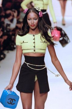 Grunge Style Outfits, 90s Fashion Show, Fashion Show Themes, Rock Outfit, Joan Smalls