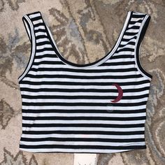 Billabong Pacsun Cropped Tank Black And White Striped With Maroon Moon Detail Size Xs New With Tags And Never Worn So Soft And Comfy Beach Crop Tops, 00s Style, Brown Floral Print, Yellow Crop Top, Strap Crop Top, Billabong Women, Striped Crop Top, Boho Summer, Cropped Hoodie