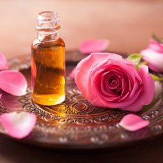 Floral Essential Oils, How To Make Rose, Romantic Meals, Patchouli Essential Oil, Rose Essential Oil, Essential Oil Perfume, Best Essential Oils, Rose Oil, Baby Oil