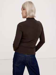 This long-sleeve mock-neck t-shirt is crafted from our soft and sleek Refined jersey, beloved for its smooth feel and high-stretch fabrication.  Fitted.  Mock neck.  Straight hem.  Fitted.  Long sleeves.  Hip length.  Model: Size S, 5'10" (178cm). Fall Mock Neck Top With High Stretch, High Stretch Mock Neck Top For Fall, Brown Stretch Turtleneck Tops, Fitted Brown Long Sleeve Turtleneck, Fitted Brown Turtleneck With Long Sleeves, Casual Long Sleeve Mock Neck Top, Classic Funnel Neck Tops For Fall, Fall Long Sleeve Elastane Turtleneck, Fitted Mock Neck Top In Elastane For Fall