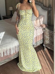 ⚡Buy 2024 Lace Up Floral Maxi Dress Pink S under $29.00 in Dresses at AnotherChill.com Online. Style: Sexy, Vacation, Y2K, Sweet. Fabric Content: Polyester, Spandex. Fit Type: Slim fit. Sleeve Length: Sleeveless. Neckline: Straight Neckline. Length: Maxi Dress. : Embrace your feminine charm with this stunning floral maxi dress. Its sexy and slim fit silhouette enhances your curves, while the vibrant summer floral print adds a touch of elegance. The tie-up neckline and adjustable shoulder straps Floral Dresses Aesthetic, Long Floral Dress Outfit, Green Aesthetic Dress, Date Evening Outfit, Casual Gowns Maxi Dresses, Date Dress Ideas, Maxi Gown Styles, Fitted Sundress, Maxi Backless Dress