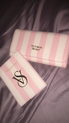 Victoria Secret Accessories, Pink Outfits Victoria Secret, Victoria Secret Fragrances, Pink Lifestyle, Handbag Essentials