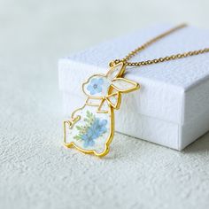 🌿The Pressed Flower Rabbit Necklace is a stunning piece of handmade jewelry that incorporates real forget-me-not flowers encased in resin. The pendant of this necklace takes the shape of an adorable rabbit, perfectly capturing the essence of spring and Easter. With its dainty and delicate design, this necklace is a beautiful and unique accessory that will surely catch everyone's attention. Rabbit Necklace, Real Flower Necklace, Pressed Flower Necklace, Necklace Resin, Women's Necklace, Art Deco Pendant, Gift For Her Birthday, Easter Rabbit, Delicate Design