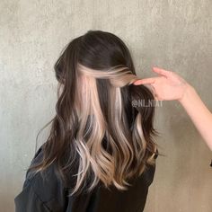 Under Hair Dye, Under Hair Color, Hair Dye Videos, Two Color Hair, Hidden Hair Color, Long Hair Highlights, Two Toned Hair, Hair Color Rose Gold, Hair Color Underneath