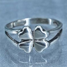 Size 7, vintage southwestern Sterling 925 silver handmade ring, lucky clover band, stamped 925 Clover Ring, Lucky Clover, Strand Necklace, Silver Flowers, Flower Pendant, Handmade Ring, Handmade Silver, Beautiful Rings, Band Rings