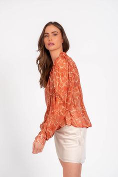 Adorned with a stunning warm rust print, this top exudes luxury and elegance. Perfect for any occasion, this top will elevate your style with its beautiful design. Materials: 99% Rayon, 1% Metalic Sizes: XS, S, M, L Dry Clean only Color: Rust Multi Model size S Made in the USA Style: BNT7916P53 Black Dress Jacket, Maxi Dress Sale, Jumpsuit Shorts Rompers, New Arrival Dress, Short Rompers, Elevate Your Style, Skirt Pants, Mini Black Dress, Sweater Jacket