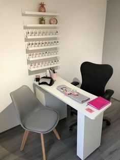 Manicure Station, Nail Room Ideas, Nail Salon Interior Design, Nail Salon Interior, Home Beauty Salon, Salon Suites Decor