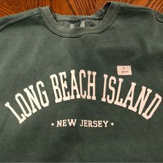 Ling Beach Island Nj Green Long Sleeve Sweatshirt, New, Women’s Size Xl Casual Sweatshirt For Beach Season, Casual Sweatshirt For Beach Season Leisure, Casual Letter Print Sweatshirt, Casual Letter Print Sweatshirt For Vacation, Casual Cotton Sweatshirt For The Beach, Oversized Sporty Tops For The Beach, Leisure Crew Neck Tops For Beach Season, Sporty Green Tops For Vacation, Green Sporty Tops For Vacation