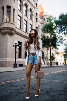 Maria Vizuete, Denim Shorts Outfit Summer, Jumpsuit Styles, Outfit Jumpsuit, Mia Mia Mine, Jumpsuit Shorts, Jean Short Outfits, Denim Shorts Outfit, Mia Mia