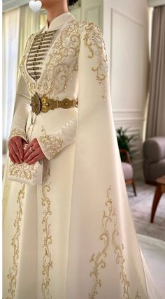 Circassian Dress, Mideval Dress, Caucasian Culture, Turkish Clothes, Turkish Wedding Dress, Istoria Modei, Royalty Dress, Boho Chic Wedding Dress, Disney Dress Up