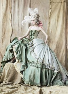 Stella Tennant in ’No-Rules Britannia!’ Photographer: Mario Testino Dress: Christian Dior Haute Couture S/S 1998 Vogue US May 2006 Victorian Corset Dress, Woman In A Dress, Louise Ebel, Stella Tennant, Victorian Corset, Rococo Fashion, Mode Editorials