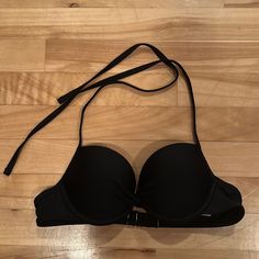 Nwt Aerie Perkier Push-Up Bikini Top, Women’s Size 34a. In New Condition. This Bikini Top Is The Perfect Elevated Basic Bikini With A Front Twist And Tie Halter Neck. It Has Padded Cups That Will Give You Support As Well As A Gorgeous Push-Up Effect. This Top Is Super Flattering And Perfect For Summer Pool And Beach Days! Beach Push-up Bra In Solid Color, Solid Color Push-up Bra For Beach, Beach Push-up Bra, Black Push-up Swimwear For The Beach, Aerie Bathing Suits, Pool And Beach, Pink Seersucker, Aerie Swim, Summer Pool