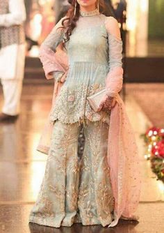 Beautiful Pink and Grey Wedding Party Dress in Net & Jamawar Cloth with Pure Dabka Zari Threads Sequence Nagh & Pearls Work, Visit Now : www.NameerabyFarooq.com or Call / Whatsapp : +1 732-910-542 Heavy Lengha, Nickie Nina, Kinza Hashmi, Pakistani Party Wear Dresses, Shadi Dresses, Pakistani Formal Dresses, Mehndi Brides, Gaun Fashion, Pakistani Wedding Outfits