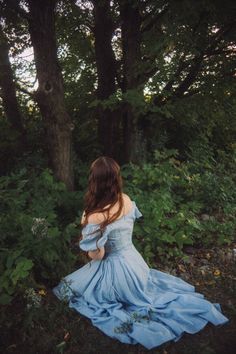 Blue linen dress wedding dress Girdle linen dress maxi - Etsy Portugal Dress Girdle, Cute Senior Pictures, Maxi Linen Dress, Senior Photoshoot Poses, Blue Linen Dress, Dress Puff Sleeve, Fantasy Magic, Linen Midi Dress, Senior Photoshoot