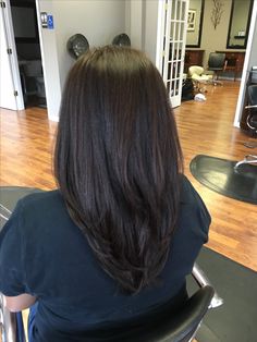 Soft V Shaped Haircut With Layers, Medium Length Haircut V Shape Layered, Medium V Layered Haircut, Medium Length Hair With V Shape, Short Layered Haircuts Armpit Length, V Haircut For Short Hair With Layers, U Shape Haircut Short, Medium V Haircut, Long Tapered Haircut For Women