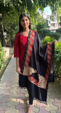 perfect outfit with handwork its simple yet elegant , perfect for festive wear and o Elegant Jamawar Pashmina Shawl For Winter, Elegant Winter Dupatta With Zari Work, Black Pashmina Shawl With Embroidered Border, Elegant Winter Dupatta With Resham Embroidery, Elegant Resham Embroidery Winter Dupatta, Festive Black Dupatta Shawl, Embroidered Black Dupatta Shawl, Elegant Black Pashmina Dupatta, Elegant Black Pashmina Shawl With Embroidered Border