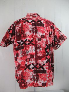 "Vintage 1950s or 60s red, orange, black and white cotton Hawaiian shirt. Has button down front, top button loop and two pockets. Sanforized, Brent by Wards. Size XL. Measurements are: 53\" around the chest 53\" around the waist 19\" shoulder seam to shoulder seam 28.5\" overall length In good condition with minor seam wear on left side." Retro Cotton Hawaiian Shirt With Vintage Print, Retro Button-up Hawaiian Shirt, Vintage Button-up Hawaiian Shirt For Summer, Red Cotton Button-up Hawaiian Shirt, Retro Printed Button-up Hawaiian Shirt, 1970s Dresses, Hawaiian Dress, Vintage Hawaiian, Hawaii Shirt