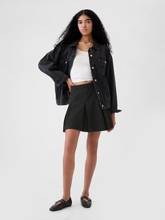 Pleated Mini Skirt Black Pleated Mini Skirt, Mini Skirt Black, Winter Outfit Inspiration, Women's Skirts, Style Mistakes, Pleated Mini Skirt, Work Life, Black Skirt, Fall Winter Outfits