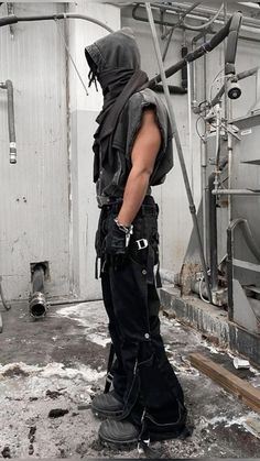 Parachute Pants Outfit, Grunge Outfits Men, Pants Bag, Cargo Bag, Italian Designers, Techwear Fashion, Moda Cyberpunk, Pants Outfit Men