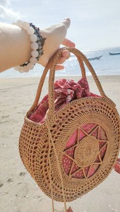 Bohemian Handheld Straw Bag With Large Capacity, Summer Jute Bag With Round Handle, Straw Bag With Round Handle For Beach, Trendy Beach Shoulder Bag With Bamboo Handle, Trendy Beach Bags With Round Handle, Trendy Beach Bag With Round Handle For Vacation, Vacation Jute Straw Bag With Round Handle, Jute Straw Bag With Round Handle For Vacation, Trendy Woven Straw Bag With Round Handle