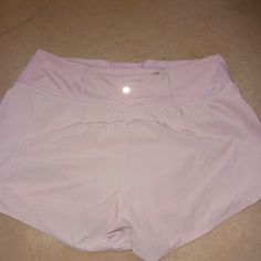 Athleta Ladies Womens Medium Med M Gym Shorts Athletic Lt Purple $68....Never Worn. No Tags. No Flaws. Built In Liner. Logo On Back Bermuda Shorts Women, Cutout Shorts, Athleta Shorts, Running Shorts Women, Athlete Workout, Spandex Shorts, Active Shorts, Cycling Shorts, Gym Shorts