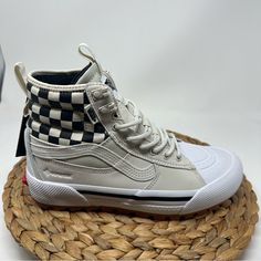 Vans Checkerboard Sk8-Hi Gore-Tex Mte-3 Outdoor Shoe True White Nwt - No Original Box Size 9 Women Vans Checkerboard, Vans White, New Vans, Sk8 Hi, Outdoor Shoes, Womens Vans, Gore Tex, Vans Shoes, Woman Colour