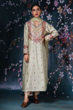 Shop for Niti Bothra Green Chanderi Silk Floral Print Kurta Palazzo Set for Women Online at Aza Fashions Salwar Kameez Neck Designs, V Neck Kurta, Kurta Palazzo Set, Palazzo Set, Indian Prints, Kurti Designs Party Wear, Dream Wedding Ideas Dresses, Neckline Designs, Boutique Dress Designs