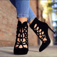 Shoes Heels Prom, Couture Dior, Casual Pumps, Shoes Heels Classy, High Heel Dress, Summer Boots, Fashion Heels, Pretty Shoes