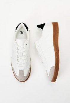 Leather Tennis Shoes Women, Cute Outfit With Tennis Shoe, White Sneakers Women’s, Dressy Tennis Shoes, White Tennis Shoes Outfit, Stylish Walking Shoes, White Fashion Sneakers, Outfit Pieces, Tennis Shoes Outfit