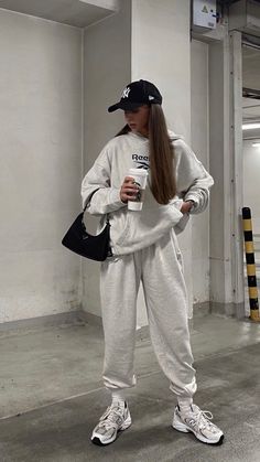 New Balance 530 Outfit, Leggings Outfit Casual, New Balance Outfit, Leggings Outfits, Perfect Leggings, Casual College Outfits, Lazy Outfits, Cute Winter Outfits, Athleisure Outfits