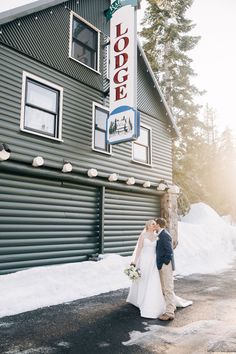 Winter weddings tend to lean more into dark color palettes, but we love how this couple decided to take the blue and white pastel wedding that's trending so hard right now and put a wintery twist on it! Aside from their flawless color palette, these two had one other item on their wedding wishlist–snow. #weddingideas #winterwedding #weddings #snowwedding #tahoewedding Wedding Wishlist, Snow Wedding, Dark Color Palette, White Pastel, Tahoe Wedding, Winter Weddings, Pastel Wedding, Dark Color, Dark Colors