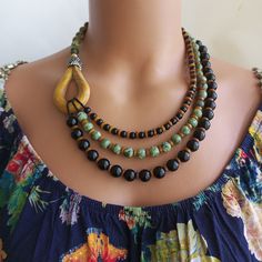 Meet our stunning Green and Black Agate Beaded Necklace, a truly special piece for women who love handmade natural stone jewellery. This elegant necklace is the ideal gift choice for those looking for a striking accessory. MATERIALS: Crafted from high quality green and black agate beads, this necklace offers a beautiful combination of colors and textures. The metal clasp provides both durability and style, making it a versatile and timeless addition to any jewelry collection. CARE INSTRUCTIONS: Natural Stones Necklace, Natural Stone Jewelry, Black Agate, Ceramic Jewelry, Elegant Necklaces, Green And Black, Agate Beads, Metal Beads, Necklace For Women