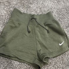 Size Xs Nike Shorts Brand New Never Worn Super Soft Smoke Free House Super Comfy Just Did Not Like The Way They Fit Me! Forest Green Nike, Nike Sweat Shorts, Fancy Fits, Basic Girl, Dream Outfits, Abstract Graphic, Sweat Shorts, Green Shorts, Nike Shorts