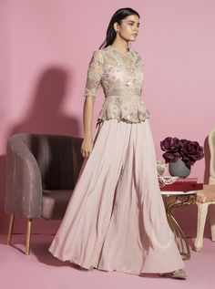 Peplum Top Outfits, Pink Peplum Top, Floral Frocks, Dresses Beautiful, Indian Gowns Dresses, Peplum Jacket, Indian Gowns, Designer Party Wear Dresses, Fashion Enthusiast