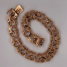 Picture of 18K yellow gold  8-7/8 wide bismarck link bracelet. Formal Gold Bracelet With Rolo Chain, Formal Gold Rolo Chain Bracelet, Jewelry Queen, Gold Chain Design, Figure 8, Creative Jewelry, Jewelry Inspo, Dream Jewelry, Jewelry Gold