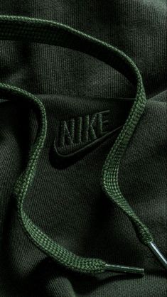 Nike Wallpaper Iphone, Cool Nikes, Cool Nike Wallpapers, Signature Styles, Accessoires Iphone, Fotografi Vintage, Dark Green Aesthetic, Nike Wallpaper