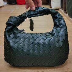 Hot Sales Size: 26X3X16cm Shape: HobosTypes of bags: Shoulder & HandbagsMain Material: PUClosure Type: Zipper & HaspHardness: SOFTModel Number: XNP8832Lining Material: PolyesterOccasion: VersatilePattern Type: KnittingNumber of Handles/Straps: SingleInterior: Interior Slot PocketItem Type: HandbagsFeatures: Woven Pattern / High quality fabricOccasion: Shopping,Party,Travel,Work,PartyLeather: Woven Soft Leather,Tocuh feeling is GreatStyle: Fahsion.Brand DesignInside: large inside have pocket Green Top Handle Bag For Errands, Office Crossbody Bag With Braided Handles, Green Top Handle Satchel With Phone Bag, Office Pouch Shoulder Bag With Handles, Green Casual Office Bag, Green Shoulder Bag For Office, Casual Green Shoulder Bag For Office, Rectangular Dark Green Bags, Green Tote Baguette Bag For Shopping