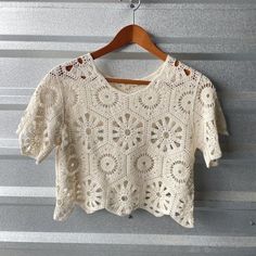 New Without Tags Summer Beige Crew Neck Top, Cream Crew Neck Top For Vacation, Beige Crew Neck Top For Vacation, Vintage Cream Tops For Day Out, Casual Beige Crochet Top With Short Sleeves, Beige Short Sleeve Cotton Crochet Top, Beige Crochet Top With Short Sleeves For Spring, Beige Short Sleeve Crochet Top For Spring, Beige Crew Neck Top For Beach