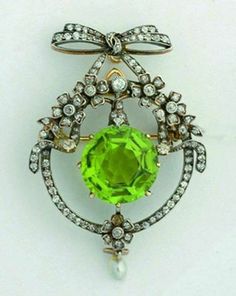 Handmade Brooch Recycling: No Silver weight: 12.800 Grams Gemstone: Rose cut Diamond & Peridot Natural Diamond Diamond weight: 4.34 ct Diamond colure: Light Brown Diamond Shape: Round Peridot weight: 9.00 ct Peridot: Lab created Material: Silver Silver purity: 925 Stone Putting: Prongs Brooch finished: Oxidized Black & Gold plated Luxury Green Brooch For Anniversary, Luxury Green Brooches For Anniversary, Fine Jewelry Green Gemstone Brooches, Fine Jewelry Green Brooch For Anniversary, Green Diamond Wedding Brooches, Elegant Green Diamond Brooch, Fine Jewelry Green Brooches For Anniversary, Green Fine Jewelry Brooch For Anniversary, Green Fine Jewelry Brooches For Wedding