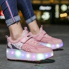 Casual Light-up Sneakers With Round Toe, Wheel Shoes, Skate Boy, Girls Roller Skates, Skating Shoes, Skate Sneakers, Kids Light, Skate Girl, Light Up Shoes