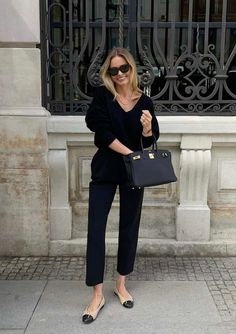 Hermes Kelly Black Outfit, Black Birkin Bag Outfit, Birkin 25 Outfit, Kelly Bag Outfit, Birkin Bag Outfit, Birkin Mom, Hermes Kelly 25, Elegante Y Chic, Looks Pinterest