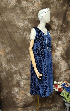 1920's style drop waist dress, made of dark blue silk floral velvet and lined in 100% silk.  You can wear with other vintage coat. Suitable for swing and vintage event. It's a original design dress, not a vintage. Necklace is not included.  We only have one in stock, size: S-M  (Reference Breast size: 80-88cm  Hip: 88-98cm) Please understand we don't accept return for this item. Downton Abbey Dress, Downton Abbey Dresses, 1920's Style, 1920s Style, Drop Waist Dress, Dropwaist Dress, 1920s Fashion, Design Dress, Vintage Coat