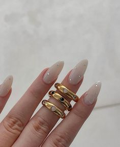 Acrylic Nails August 2023, Classy Coffin Nail Designs, August Nails 2023, Fall Nude Nails, Elegant Wedding Nails, Minimal Nails Art, Milky Nails, Subtle Nails